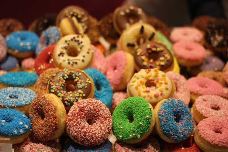 dekadentskaya-tyaga-k-ponchikam Причудливое пристрастие к пончикам - декадентские наслаждения искушают воображение
