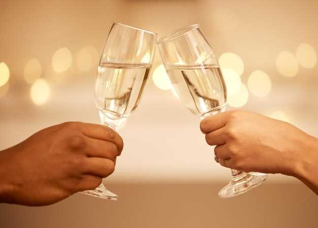 tost-za-lyubov-s-shampanskim Поднимем бокалы за любовь, счастье и шампанское